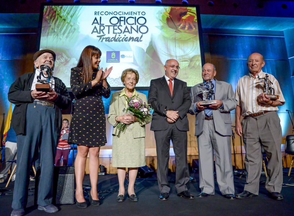 Los artesanos son homenajeados por el Cabildo