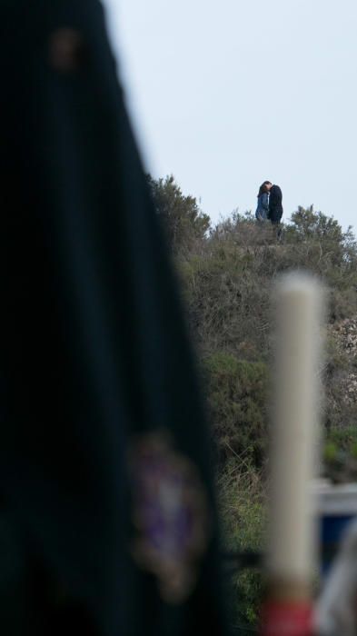 Miles de personas sienten la Semana Santa de cerca en el espectacular descenso por el Casco Antiguo