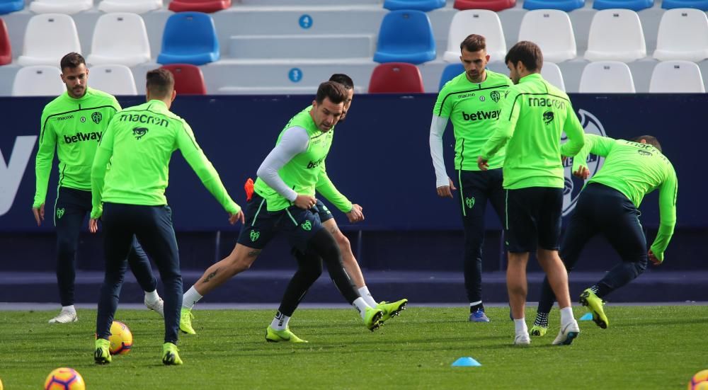 Gran ambiente en el entrenamiento del Levante UD