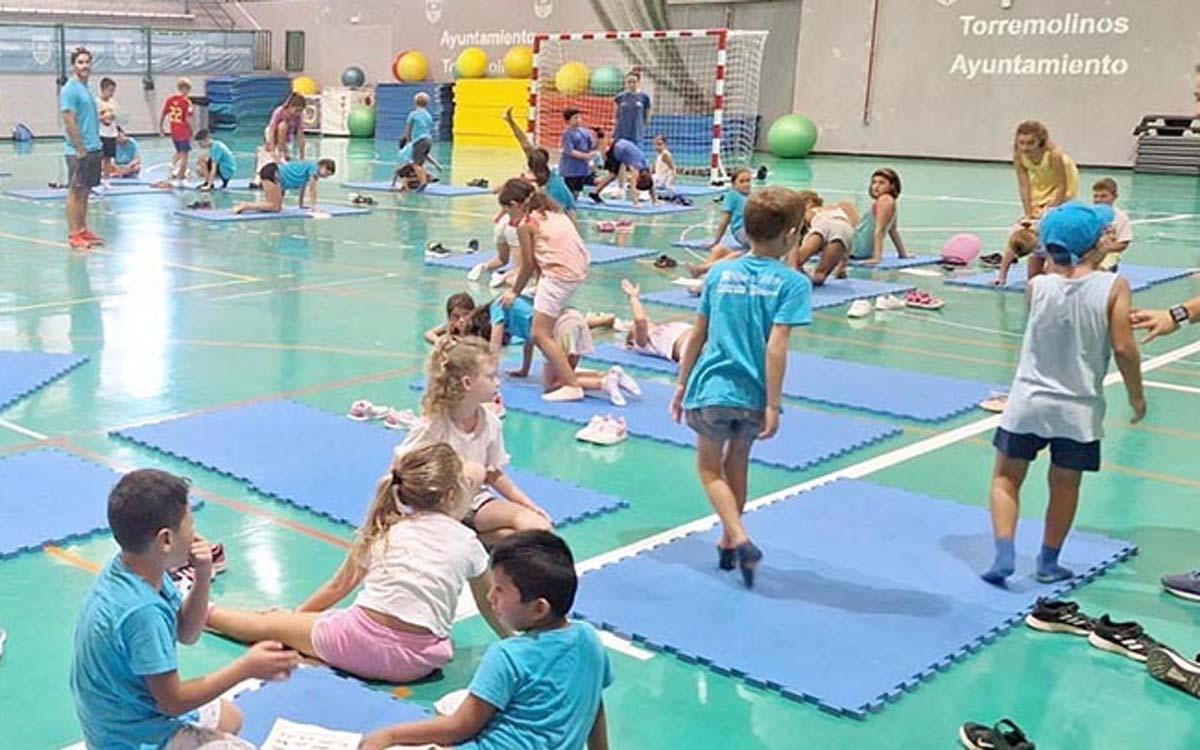 Las plazas de los campamentos deportivos de verano son para niños de entre 4 y 14 años