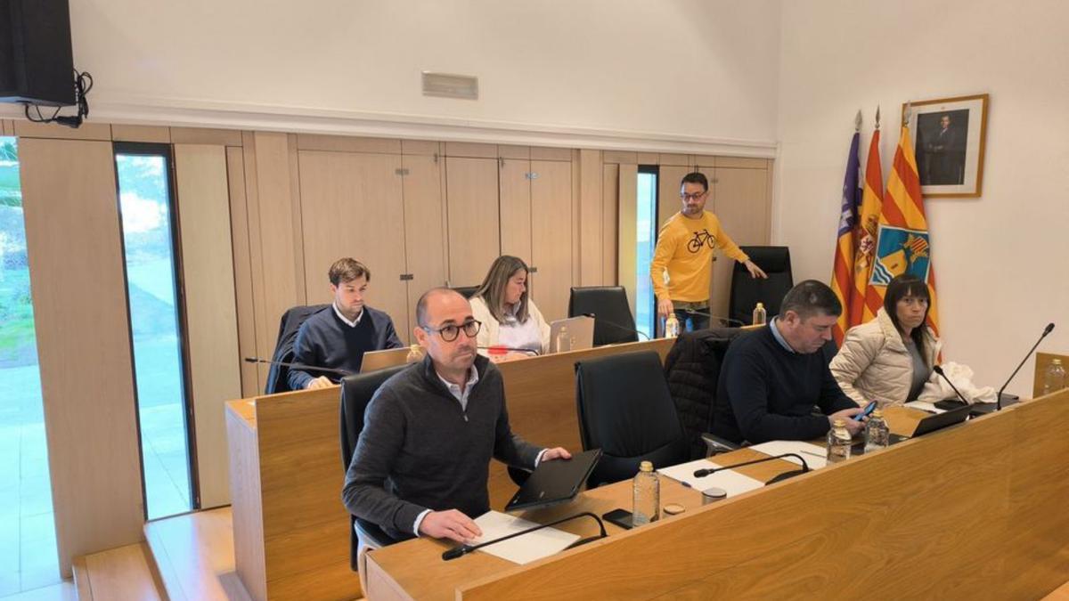 Miembros de Sa Unió momentos antes de empezar un pleno | P.M.V.