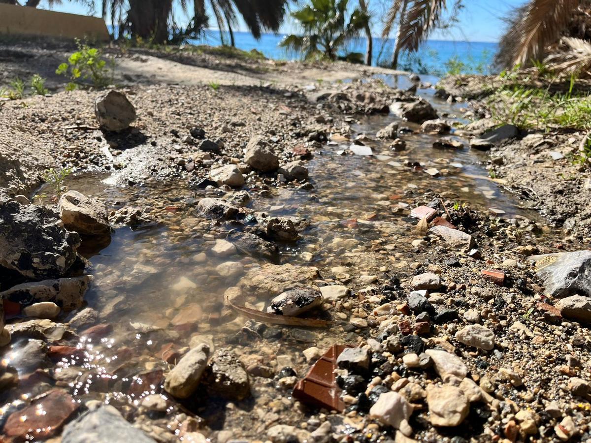 Vertido en Cala Lanuza
