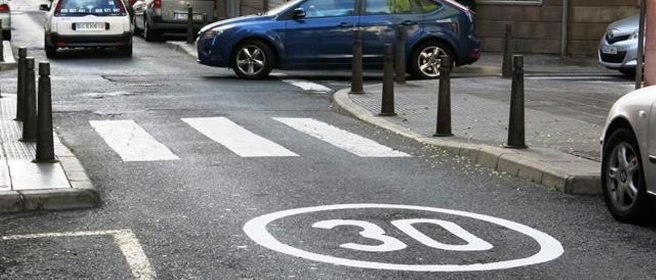 Zona 30 en las calles de Alcaravaneras, que ya tenían las nuevas limitaciones de velocidad desde hace varios meses.