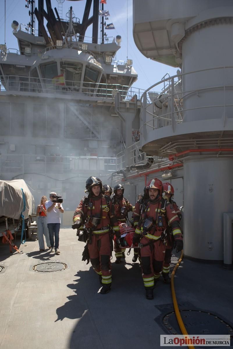 Espectaculares imágenes del simulacro de accidente de la Armada en el Puerto de Cartagena