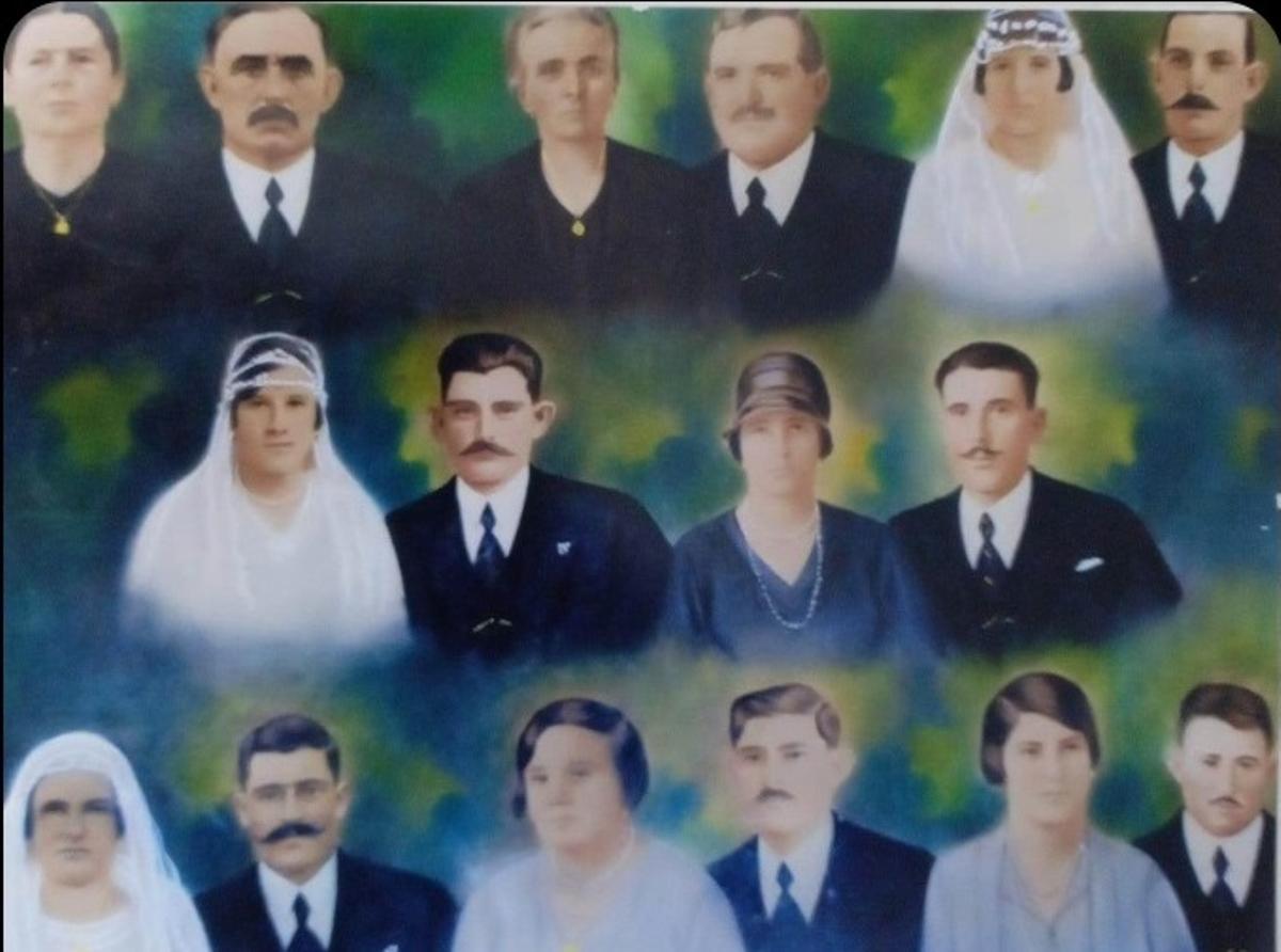Retrato de familia de varias generaciones de los Acedo