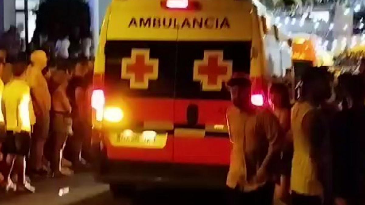 Ambulancia que atendió a la fallecida este miércoles durante la celebración de la Diana Florecida en Agaete.