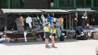 El operativo policial en el mercadillo del campo de fútbol del Elche, y Dénia, Madrid, Barcelona y Málaga interviene más de 66.000 camisetas falsificadas por el Mundial