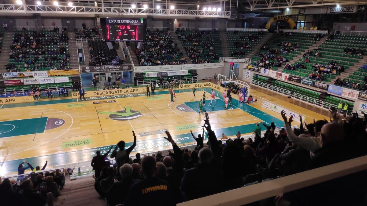 Imagen de la cancha del Multiusos durante un partido del Cáceres.