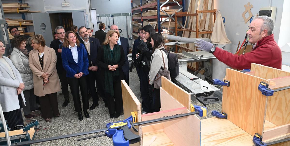 Un momento de la visita al Centro de Formación Tetuán XIV, esste lunes.