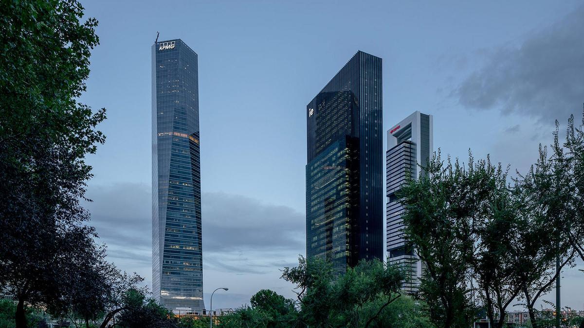 IE Tower, rascacielos madrileño donde se ubica el campus vertical de IE University, que será la decimocurta universidad privada de Madrid