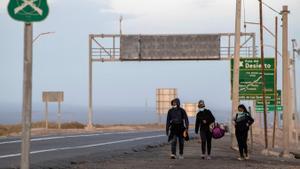 Un grupo de migrantes en la frontera venezolana. 