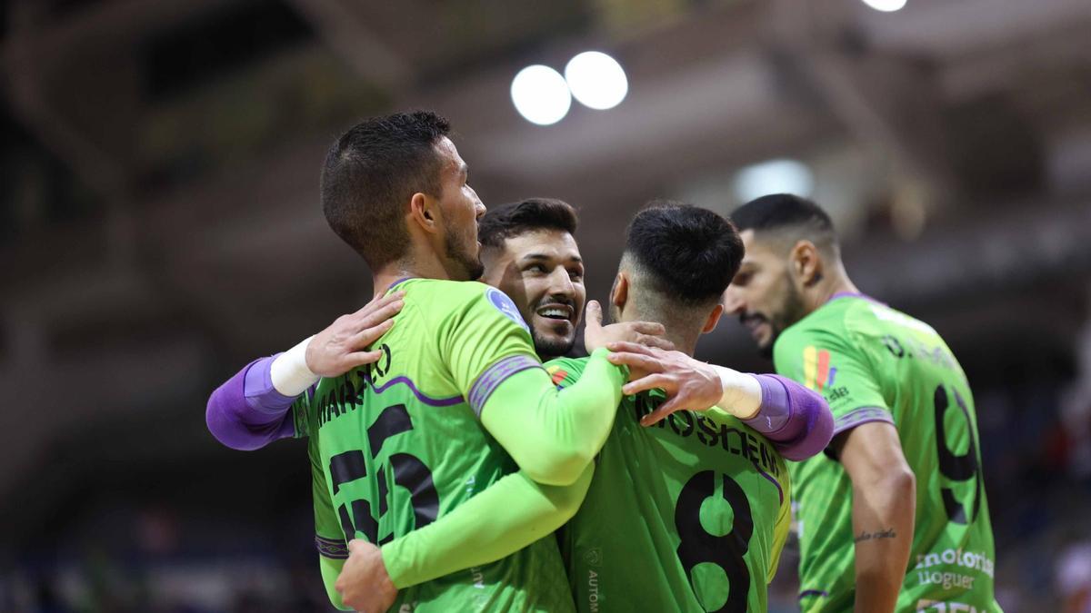 Los jugadores del Palma Futsal celebran un gol.