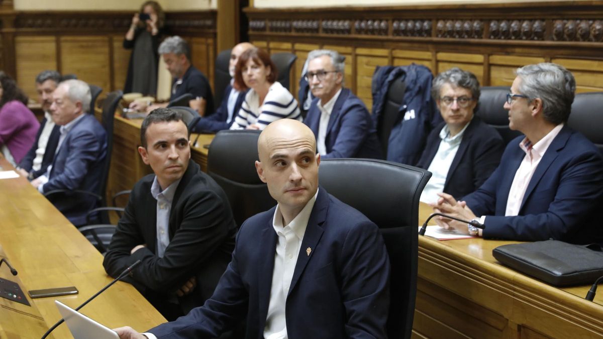 David Guerra y Carlos Llamas, en el salón de plenos del Ayuntamiento.