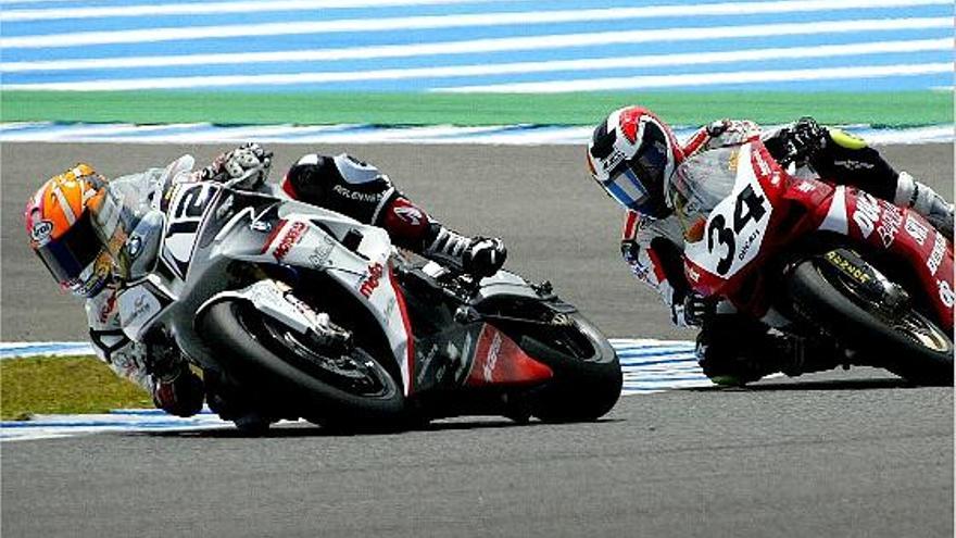 Xavi Forés por delante de Javier del Amor en la carrera de Stock Extreme que venció el valenciano.