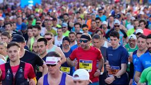 Los corredores de la Marató, durante la prueba del domingo