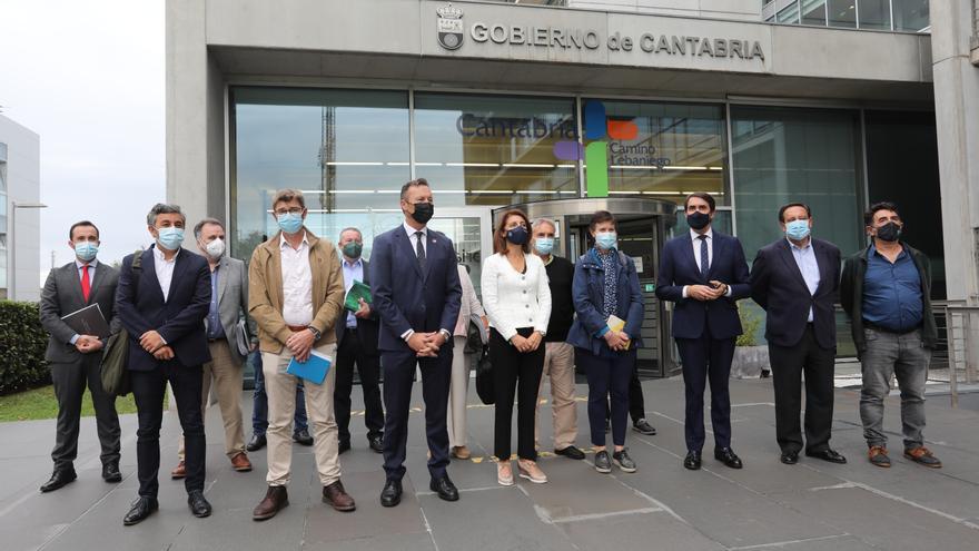 Castilla y León y otras tres comunidades interponen un recurso contra el fin de la caza del lobo