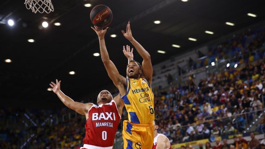 Corey Fisher (esquerre) en el partit del dissabte a Las Palmas