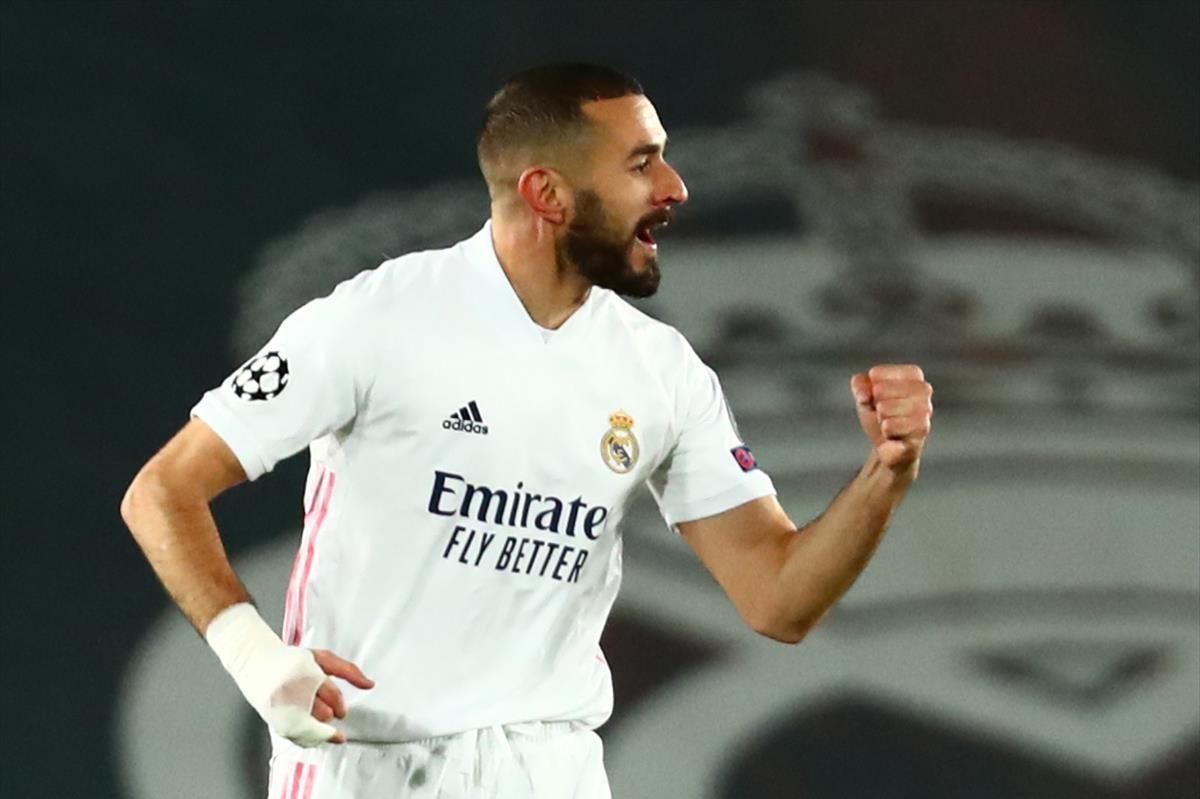 Soccer Football - Champions League - Group B - Real Madrid v Borussia Moenchengladbach - Estadio Alfredo Di Stefano  Madrid  Spain - December 9  2020 Real Madrid s Karim Benzema celebrates scoring their first goal REUTERS Sergio Perez