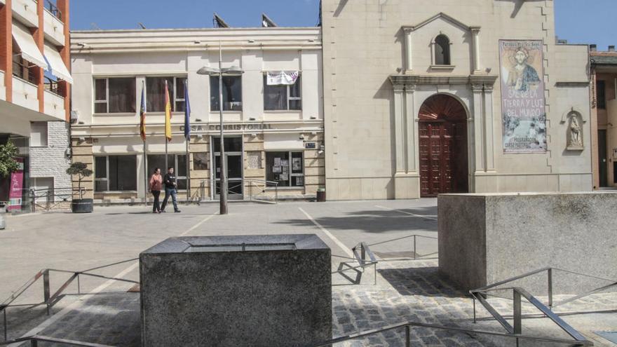 Imagen de la plaza donde se sitúa el Ayuntamiento de Bigastro