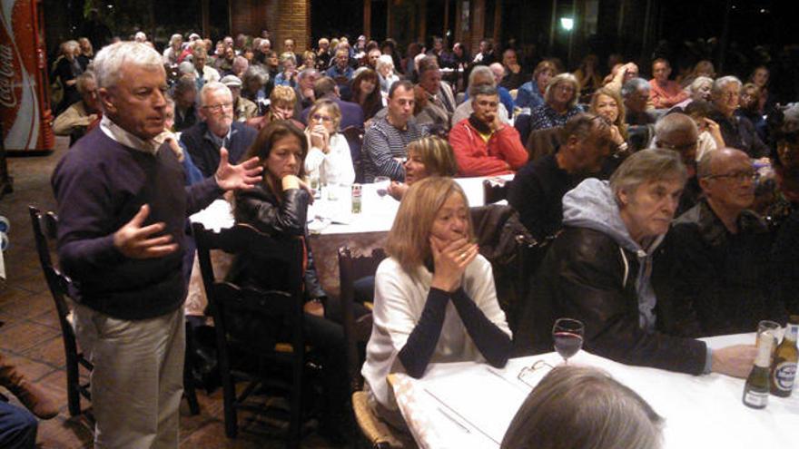 Imagen de la asamblea celebrada en el restaurante El Camping de La Viñuela.