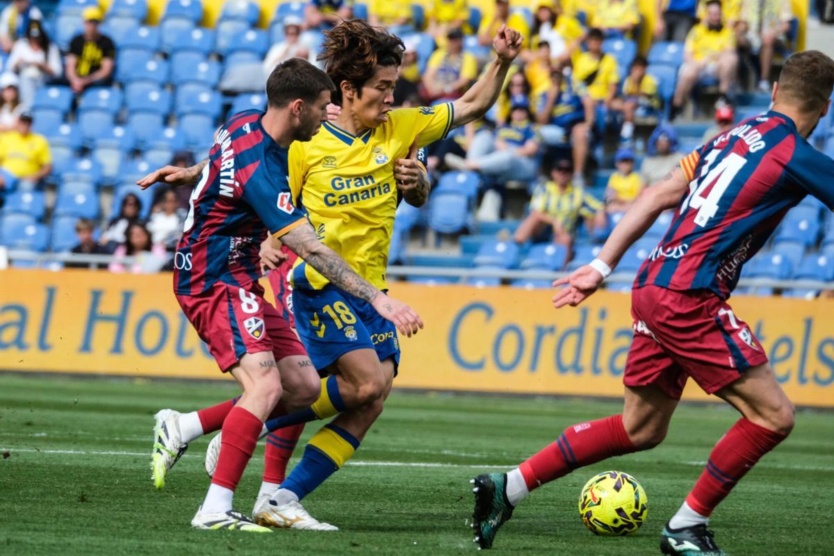 UD Las Palmas-Huesca | 05/04/2026  | 05/04/2026 | Fotógrafo: José Carlos Guerra