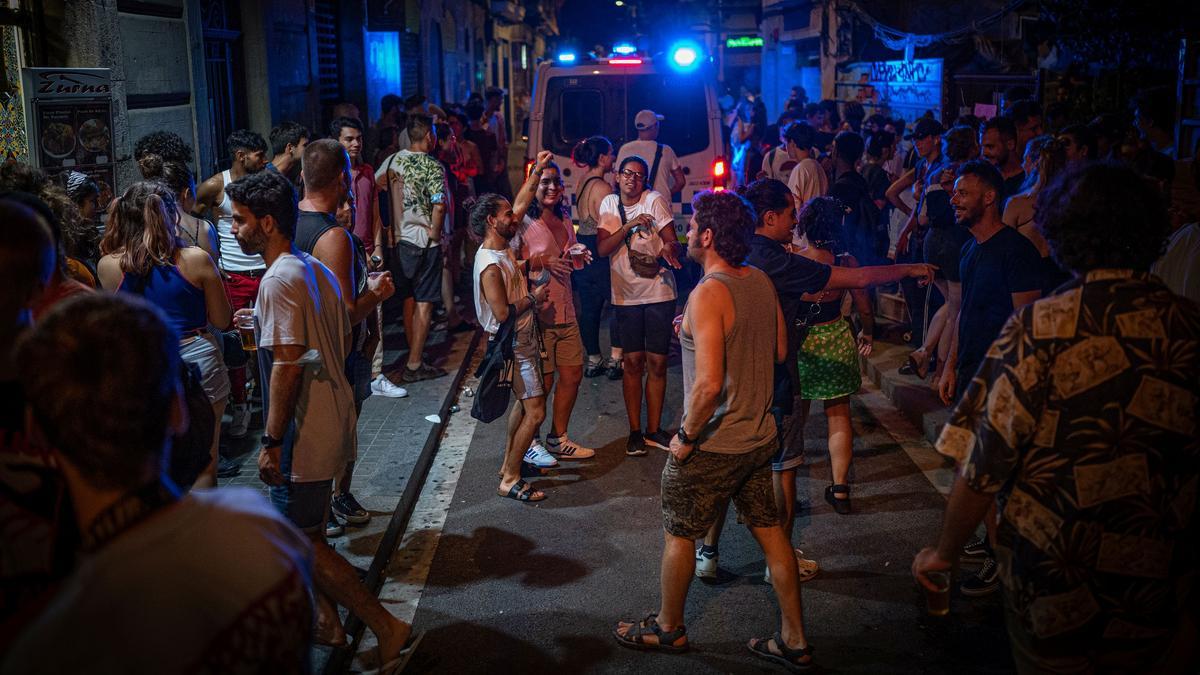 Ambiente nocturno durante las fiestas de Gràcia.