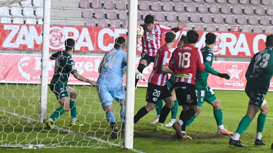 El Zamora CF despide 2024 con una gran victoria sobre el Arenteiro