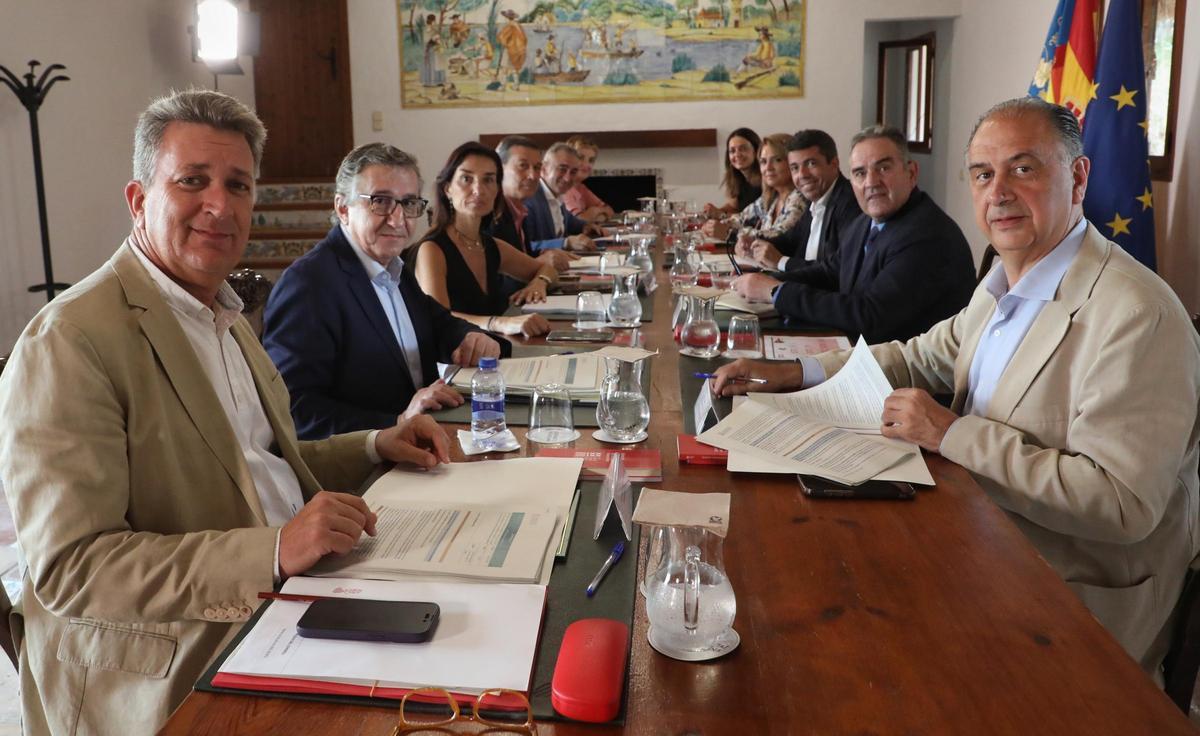 Mazón preside este martes el pleno del Consell donde se ha aprobado el crédito extraordinario