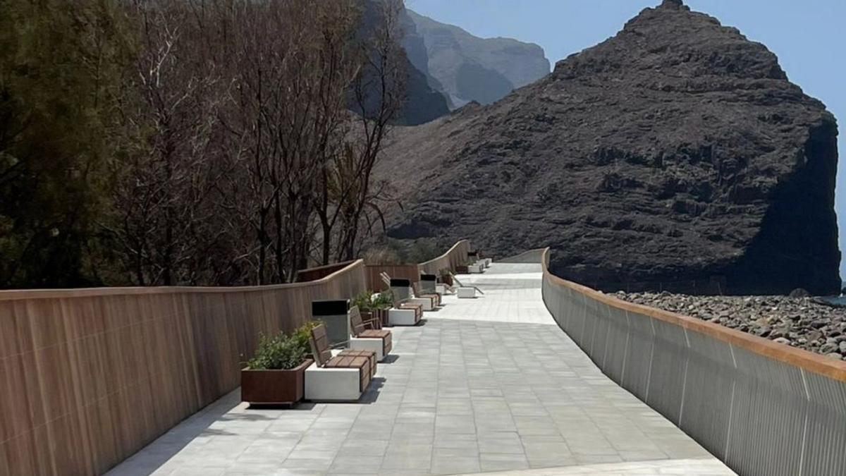 El nuevo paseo marítimo de la playa de La Aldea.