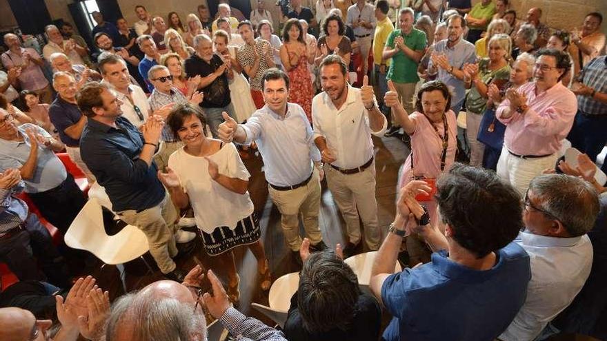 Gonzalo Caballero y Óscar Puente, en el centro, en el acto de ayer en Pontevedra. // Gustavo Santos