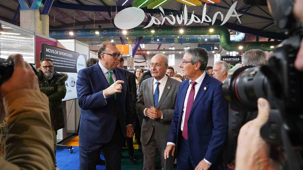 Arturo Bernal, Francisco de la Torre y Francisco Salado, en la inauguración este lunes del salón H&amp;T, en el Palacio de Ferias de Málaga.