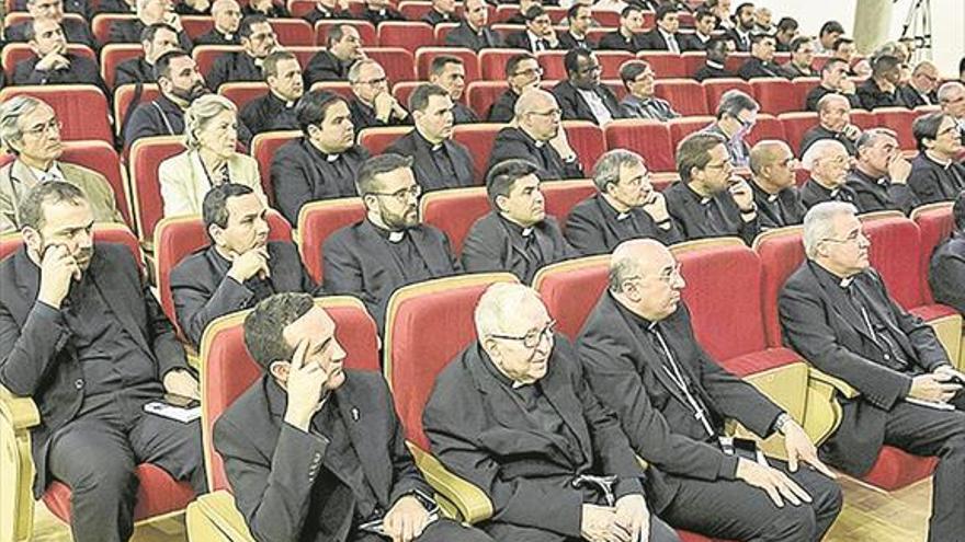 Más de 200 sacerdotes peregrinan hasta Montilla para orar ante san Juan de Ávila