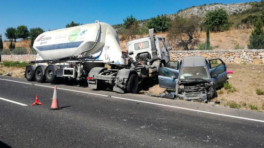 Tres personas mueren en un accidente de tráfico en la autovía de Alcúdia