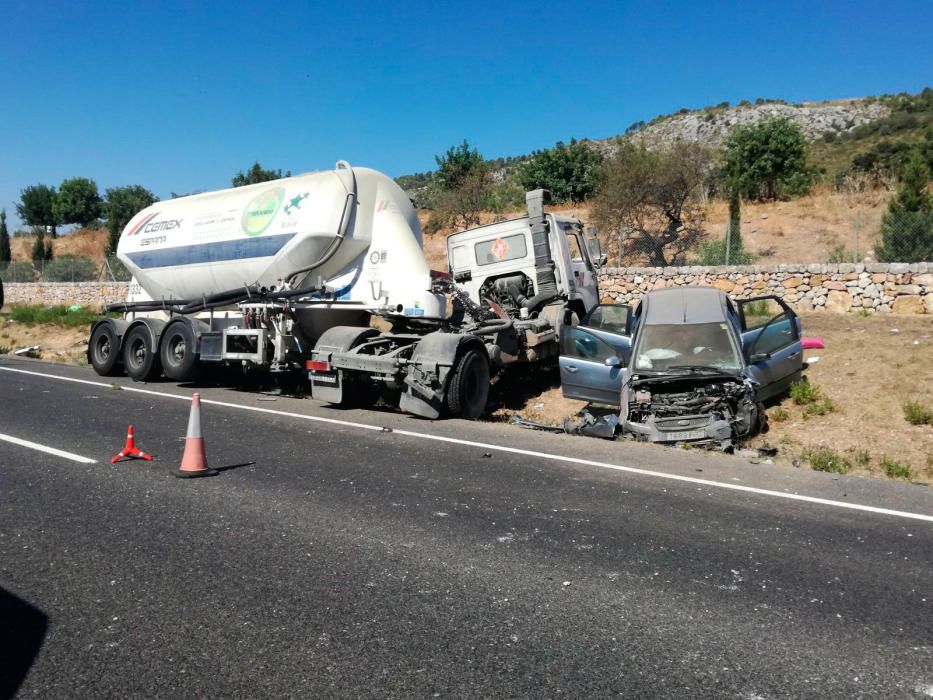 Tres personas mueren en un accidente de tráfico en la autovía de Alcúdia