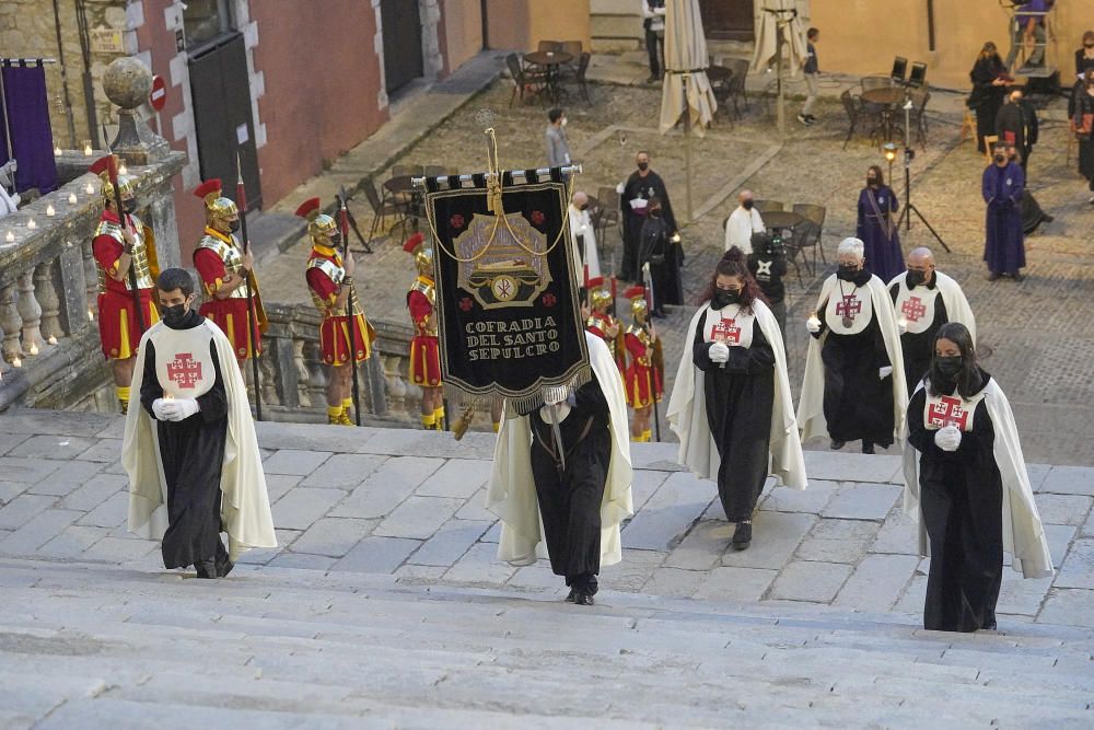 Girona viu el Divendres Sant amb l'acte de la Veneració de la Creu