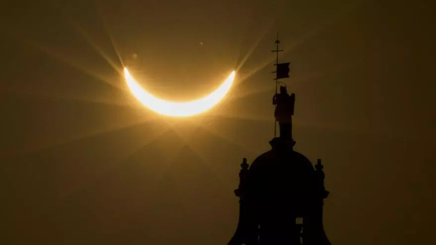 Córdoba disfruta de un eclipse solar espectacular
