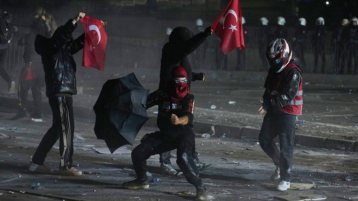 Sexto día de protestas en las calles de Turquía por la detención de Imamoglu Sexto día de protestas en las calles de Turquía por la detención de Imamoglu