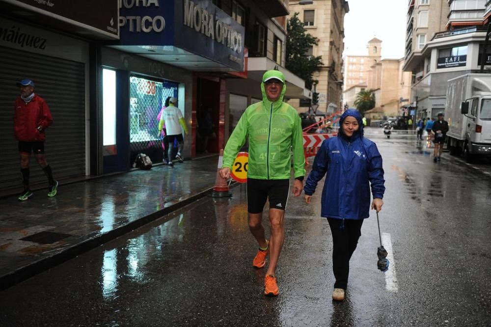 Ambiente y salida de la Maratón y Media Maratón de Murcia