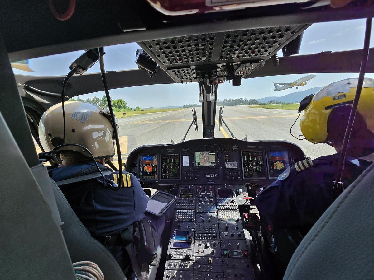 Un día en el «Pesca 1», el helicóptero de Gardacostas de Galicia
