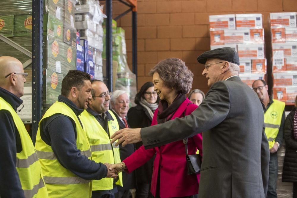 La Reina Sofía visita el Banco de Alimentos de Alicante