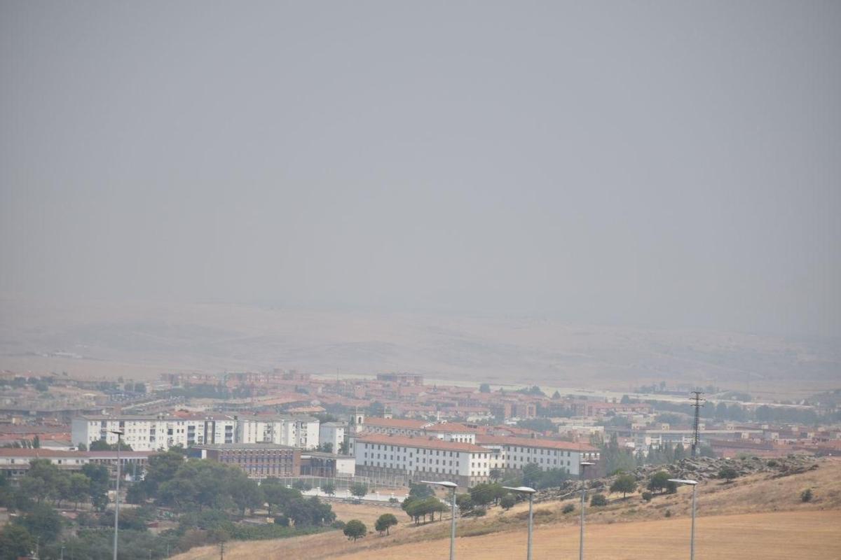 Galería | El humo de los incendios llega a Cáceres Galería | El humo de los incendios llega a Cáceres