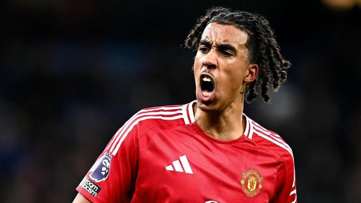 Leny Yoro cumple el sueño de jugar en el Manchester United