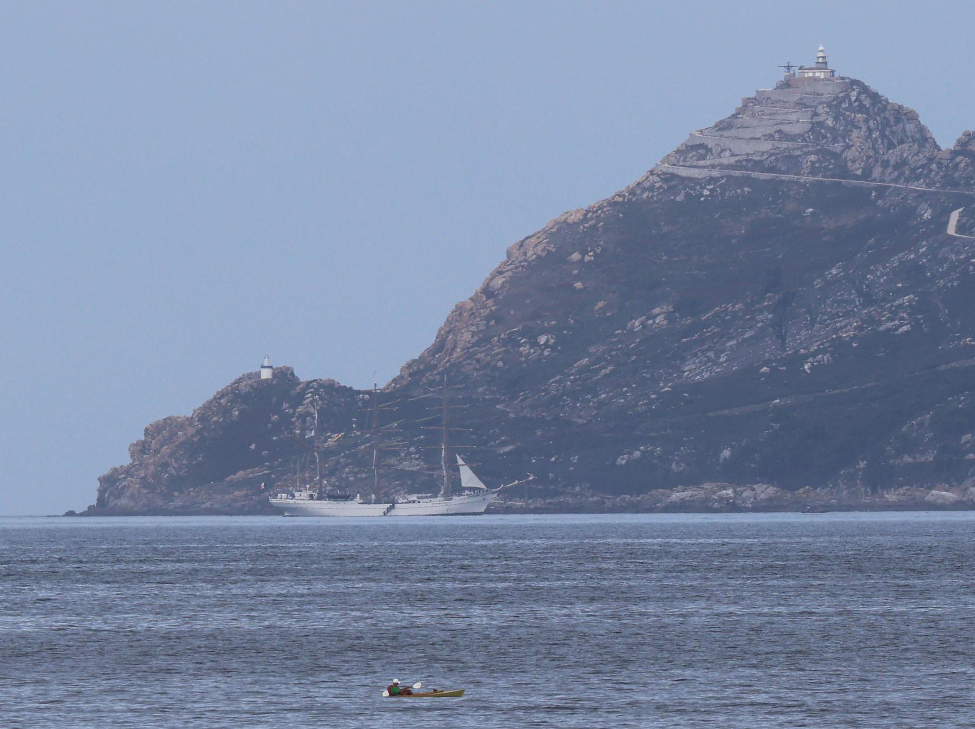 Los grandes veleros de la Tall Ships Races, al abrigo de Cíes