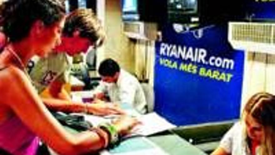 La CE pide ahora a Ryanair que respete las reservas de billetes