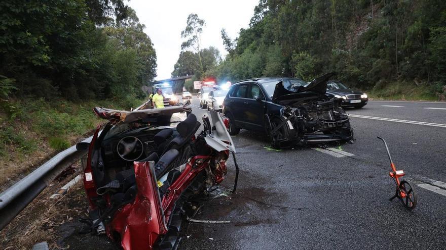 En imágenes: así fue el grave accidente que se saldó con un fallecido en la variante de Avilés