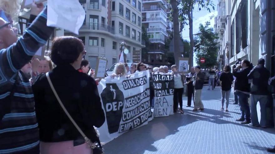 Protesta de los trabajadores de la residencia de ancianos de El Palo