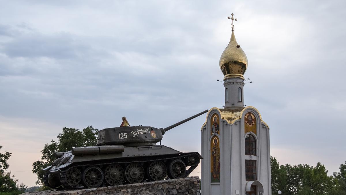 Tanque en recuerdo de la guerra de Transdniestria.