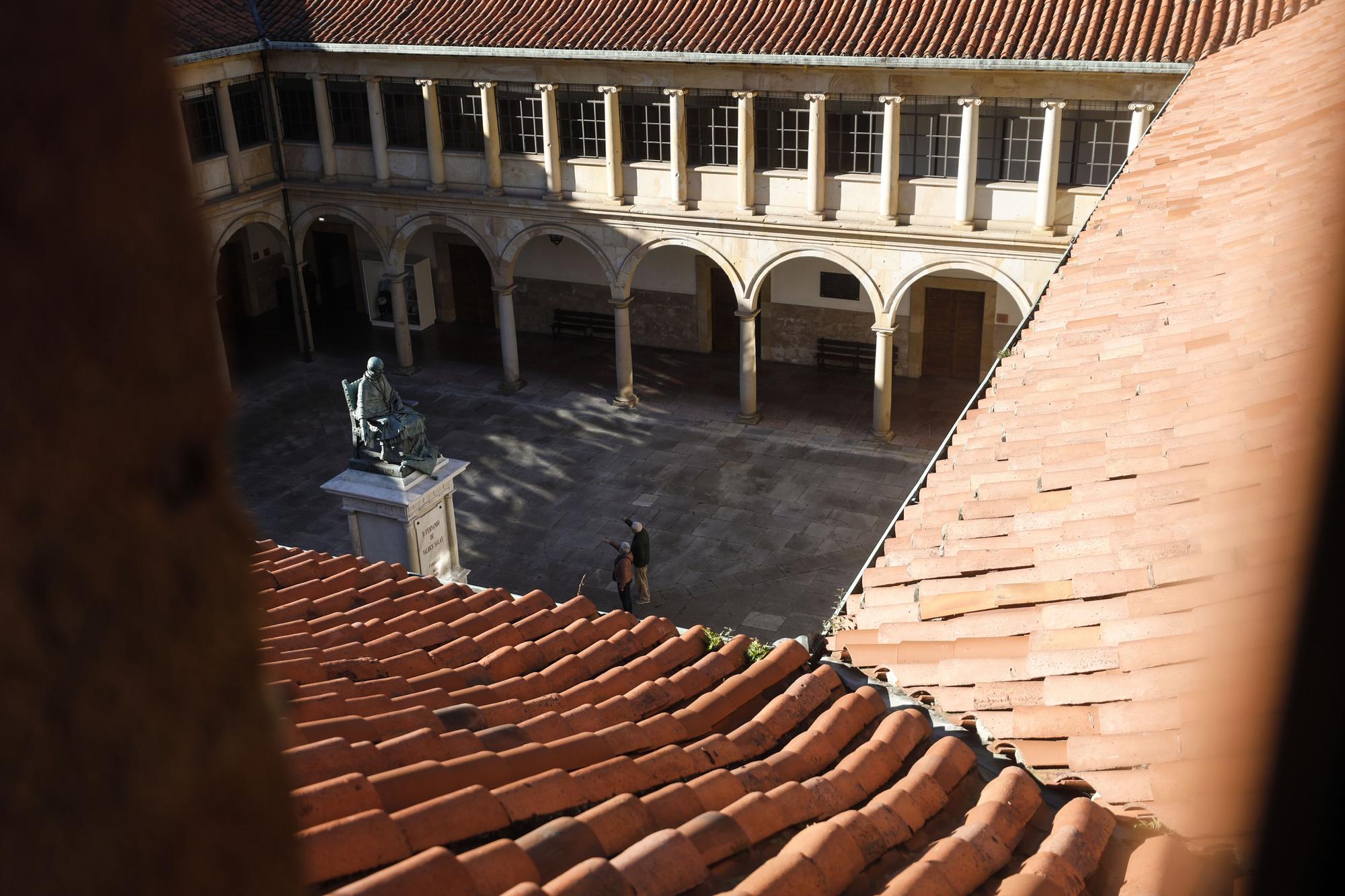 EN IMÁGENES: Los tesoros de la Universidad de Oviedo salen a la luz