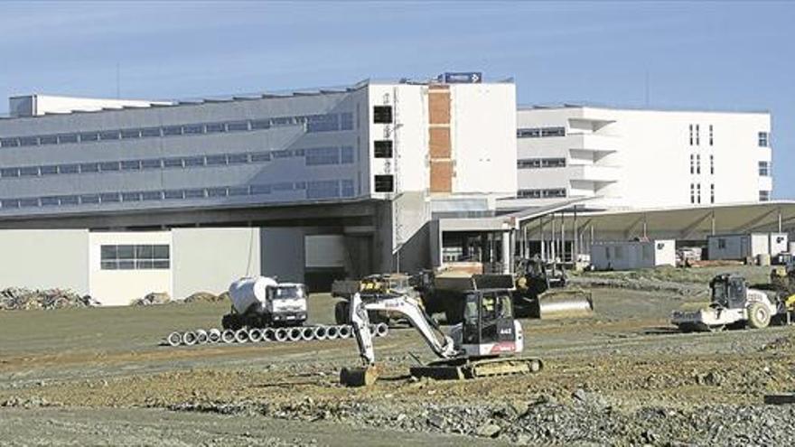 El juzgado anula la suspensión del primer contrato de las obras del nuevo hospital de Cáceres