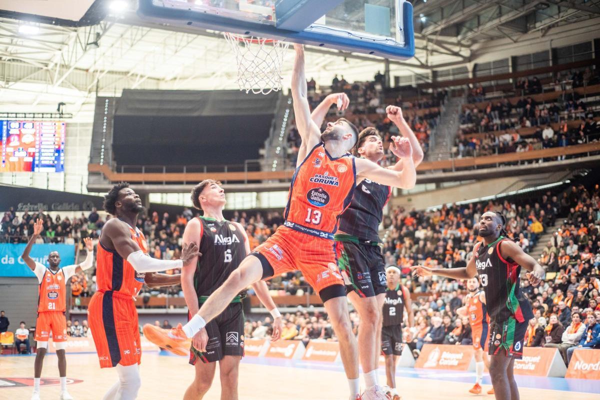 El Leyma arrolla al Cantabria (102 - 67)